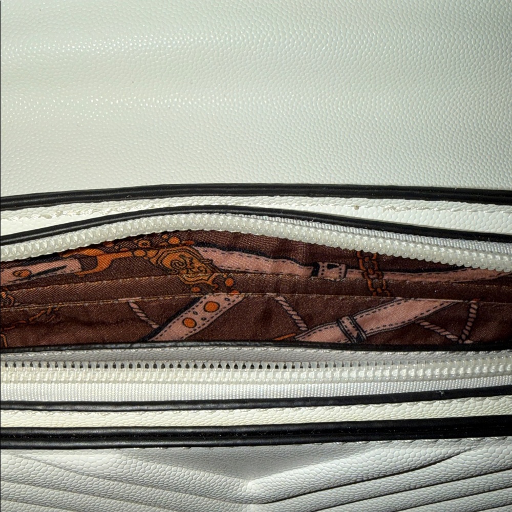 Elegant White Quilted Handbag - Picture 6 of 8